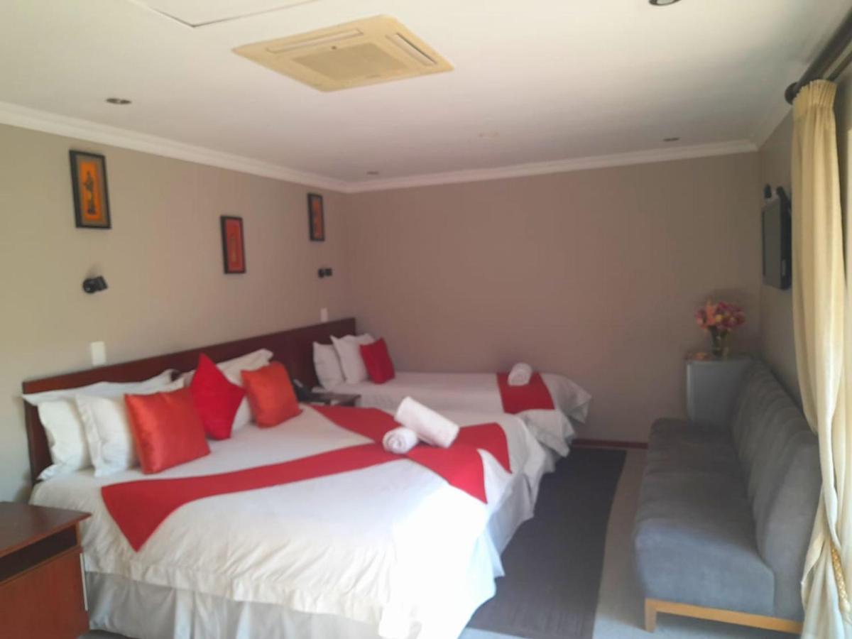 47 On Preston Guesthouse โจฮันเนสเบิร์ก ภายนอก รูปภาพ