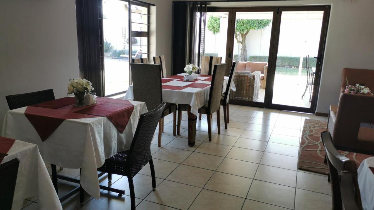 47 On Preston Guesthouse โจฮันเนสเบิร์ก ภายนอก รูปภาพ