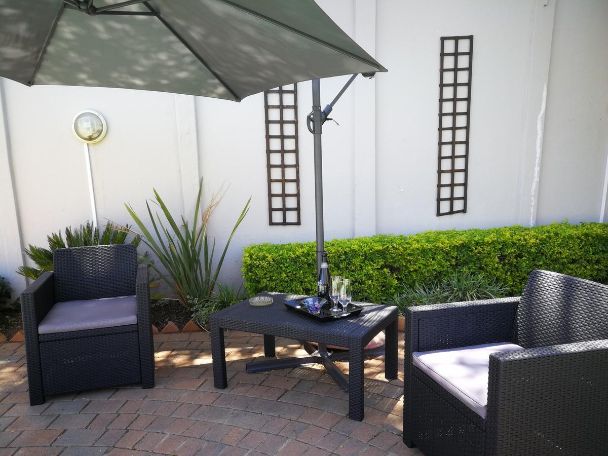 47 On Preston Guesthouse โจฮันเนสเบิร์ก ภายนอก รูปภาพ