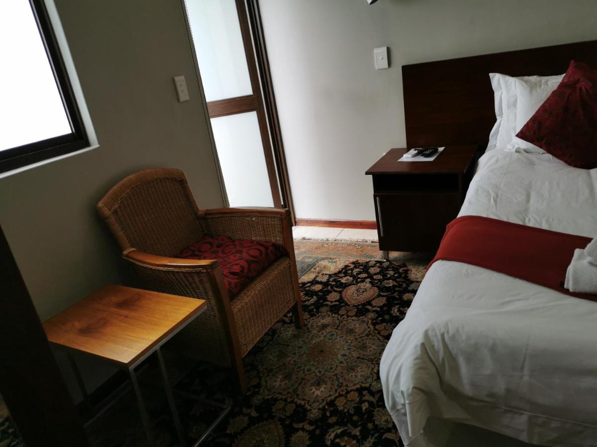 47 On Preston Guesthouse โจฮันเนสเบิร์ก ภายนอก รูปภาพ