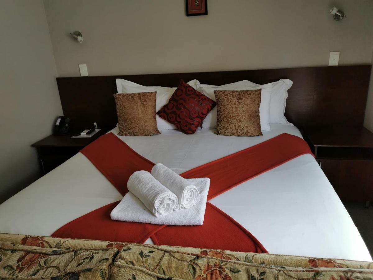 47 On Preston Guesthouse โจฮันเนสเบิร์ก ภายนอก รูปภาพ