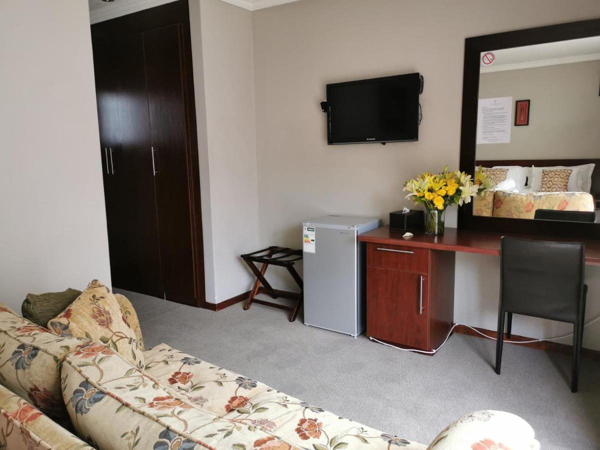 47 On Preston Guesthouse โจฮันเนสเบิร์ก ภายนอก รูปภาพ