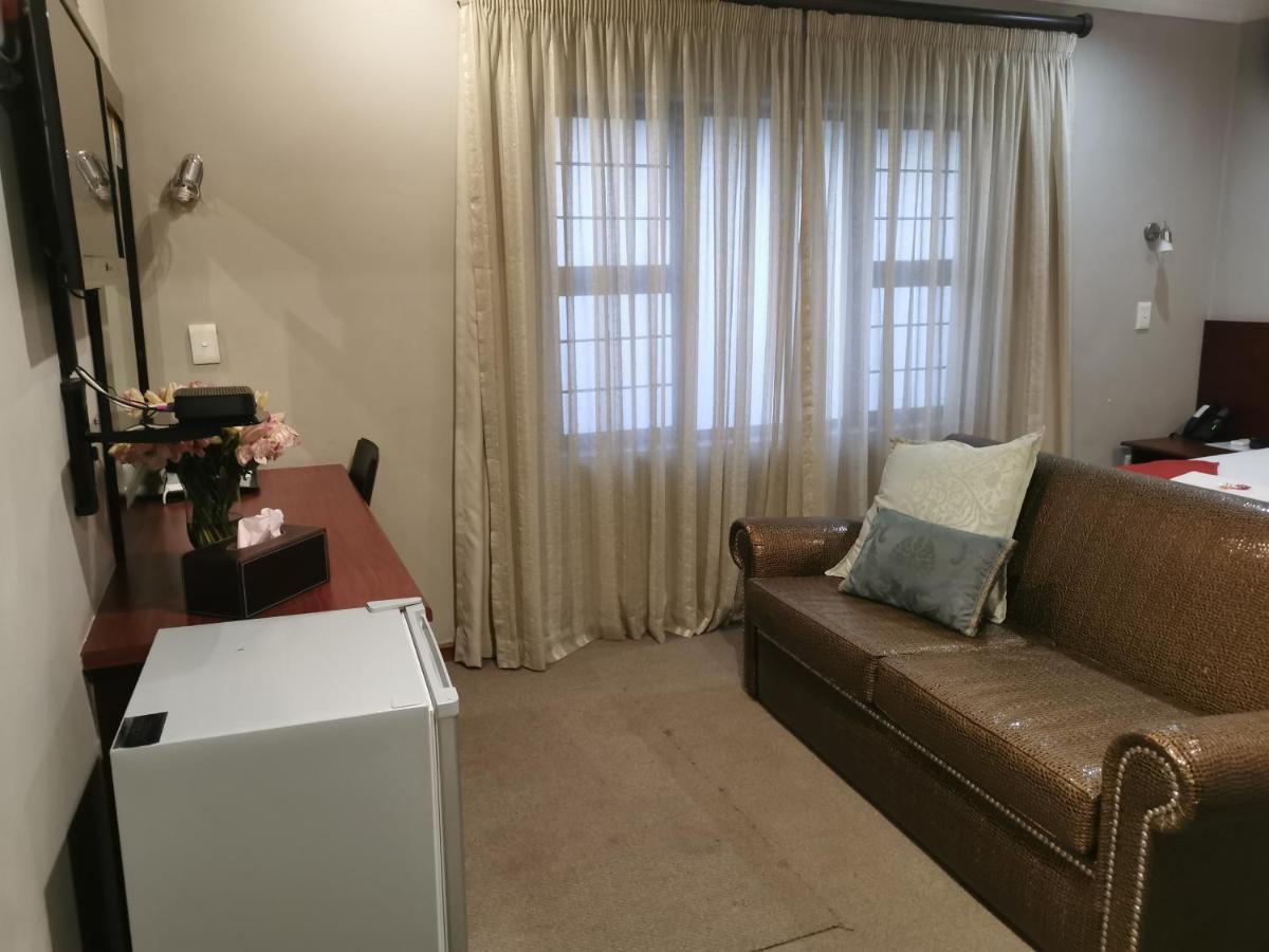 47 On Preston Guesthouse โจฮันเนสเบิร์ก ภายนอก รูปภาพ
